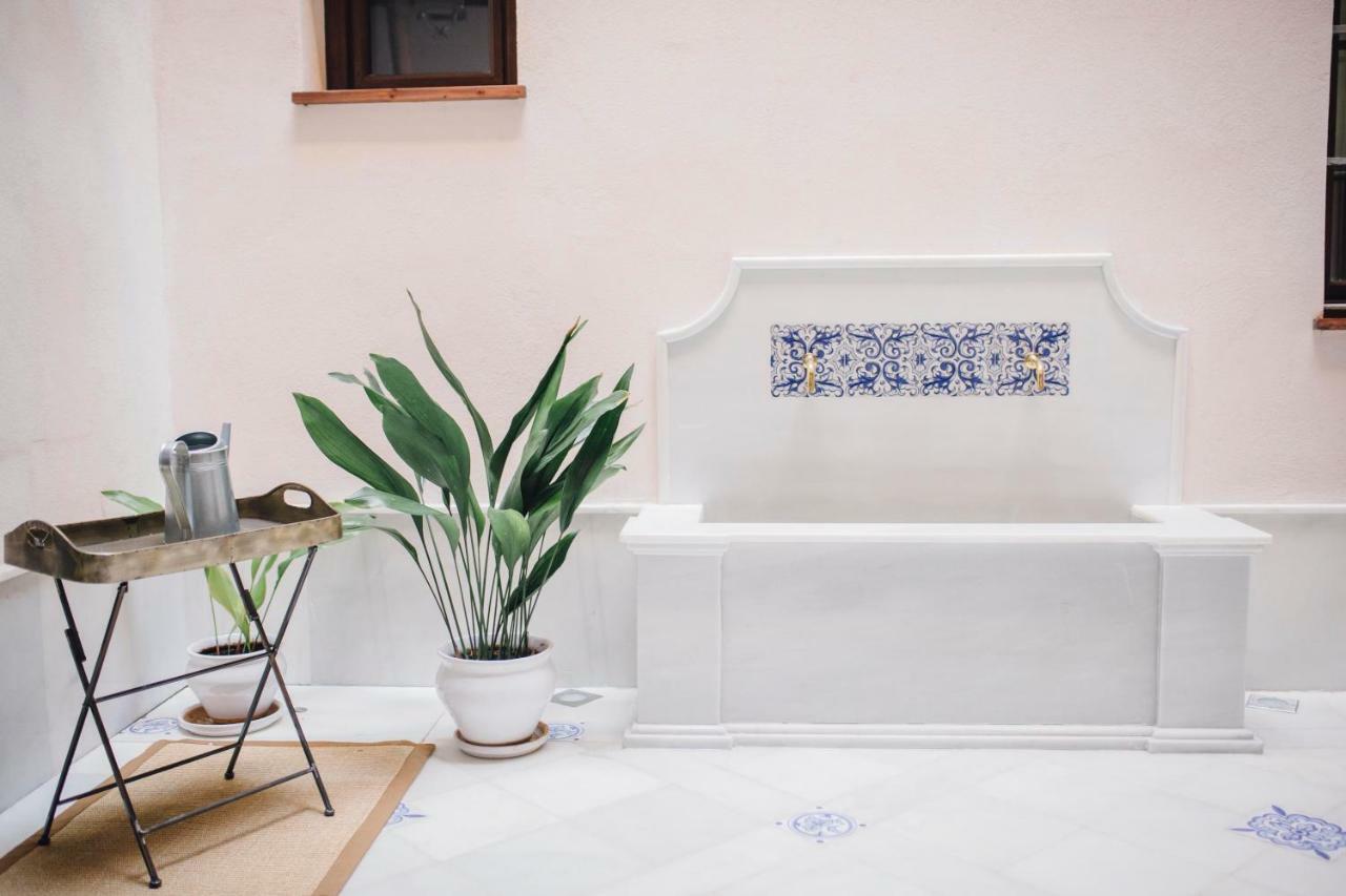 One&Lux Byron Suites Seville Exterior photo